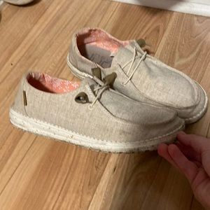 Hey dudes size 10! Tan.